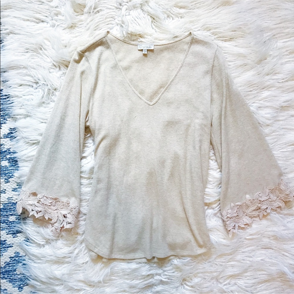 New top with fringes on the sleeves size M great for spring
